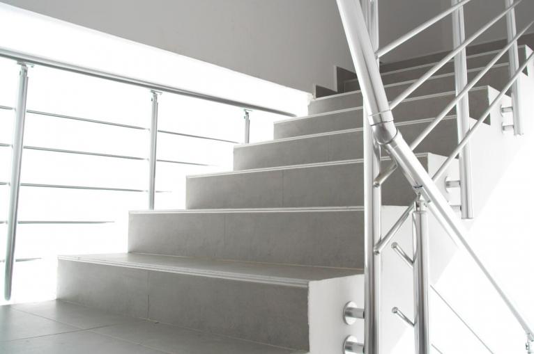 100cm 52x30mm bronce claro Antideslizante I Robusto I De fácil instalación Perfil de borde de escalera perfil de peldaño de escalera de aluminio acerto 51015 Perfil angular de escalera de aluminio 